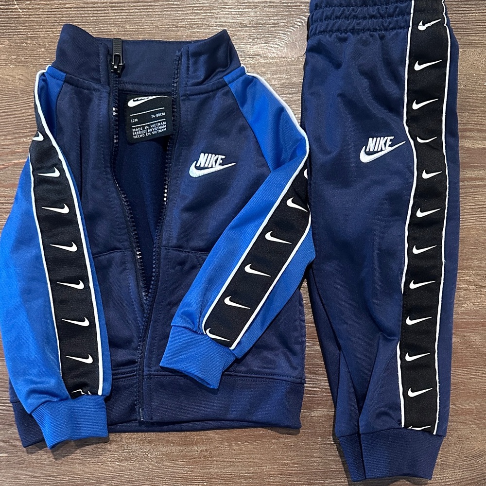 Nike Kids Navy and Blue Jogger Set